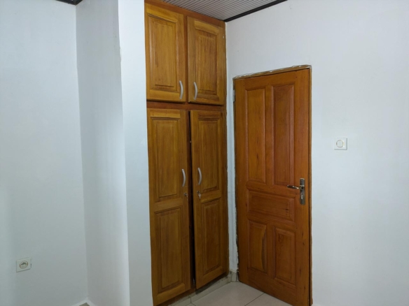 Chambre à louer – Pk 17 Entrée Chefferie – 40000F – 2,90×2,30m²