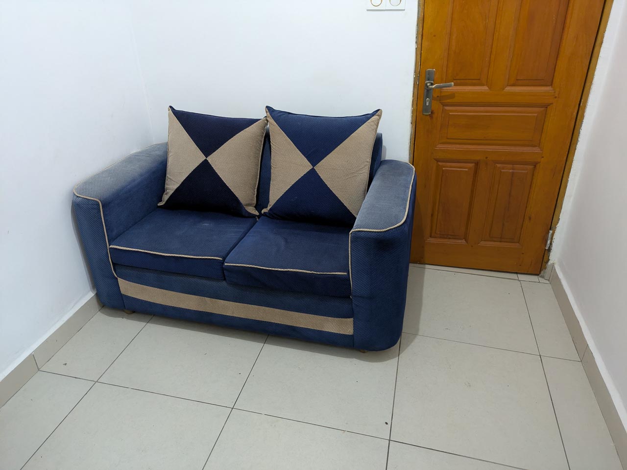 P0826-008-4 Studio à louer – 1 chambre – Pk 17 Entrée Chefferie