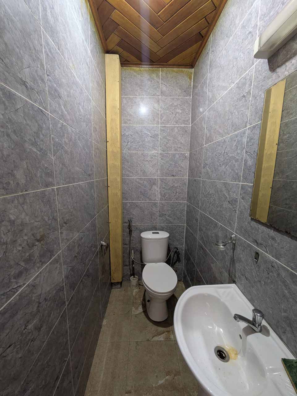 Studio à louer – 1 chambre – Logpom Contenaire rouge