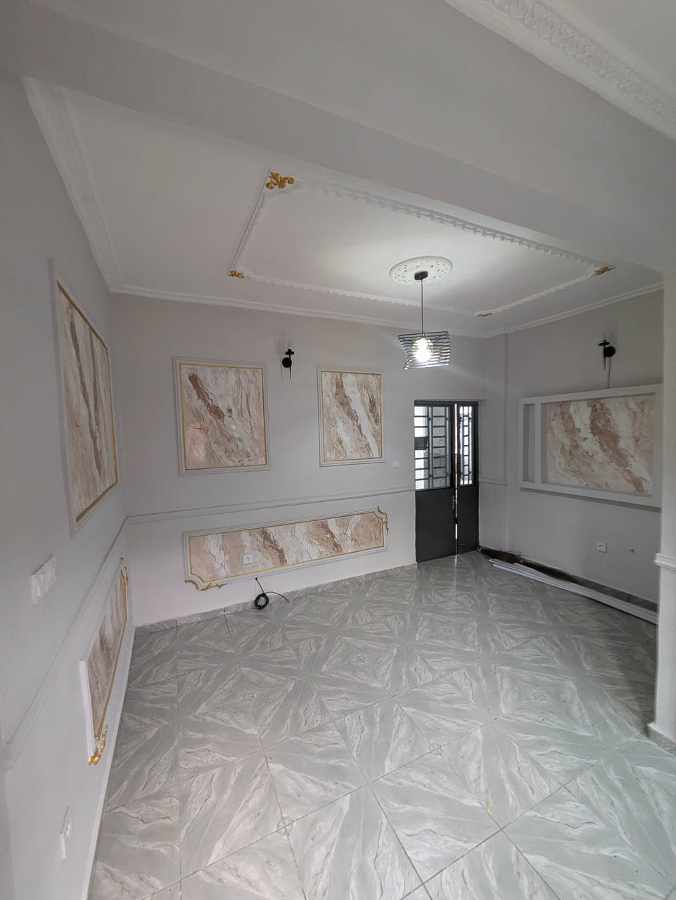 Studio à louer – 1 chambre – Logpom Contenaire rouge