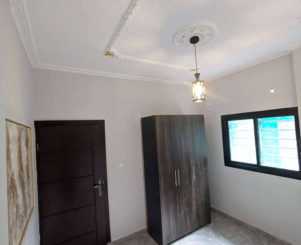 Studio à louer – 1 chambre – Logpom Contenaire rouge