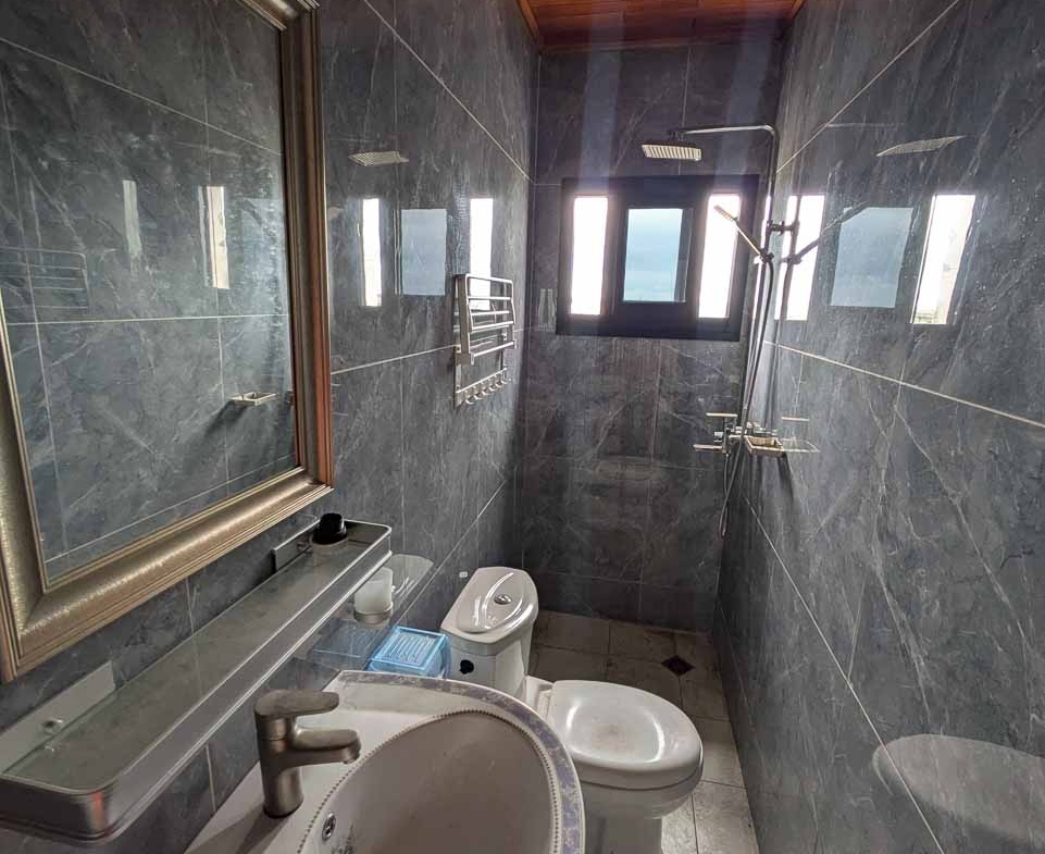 Appartement à louer (2) – 3 chambres – Kotto