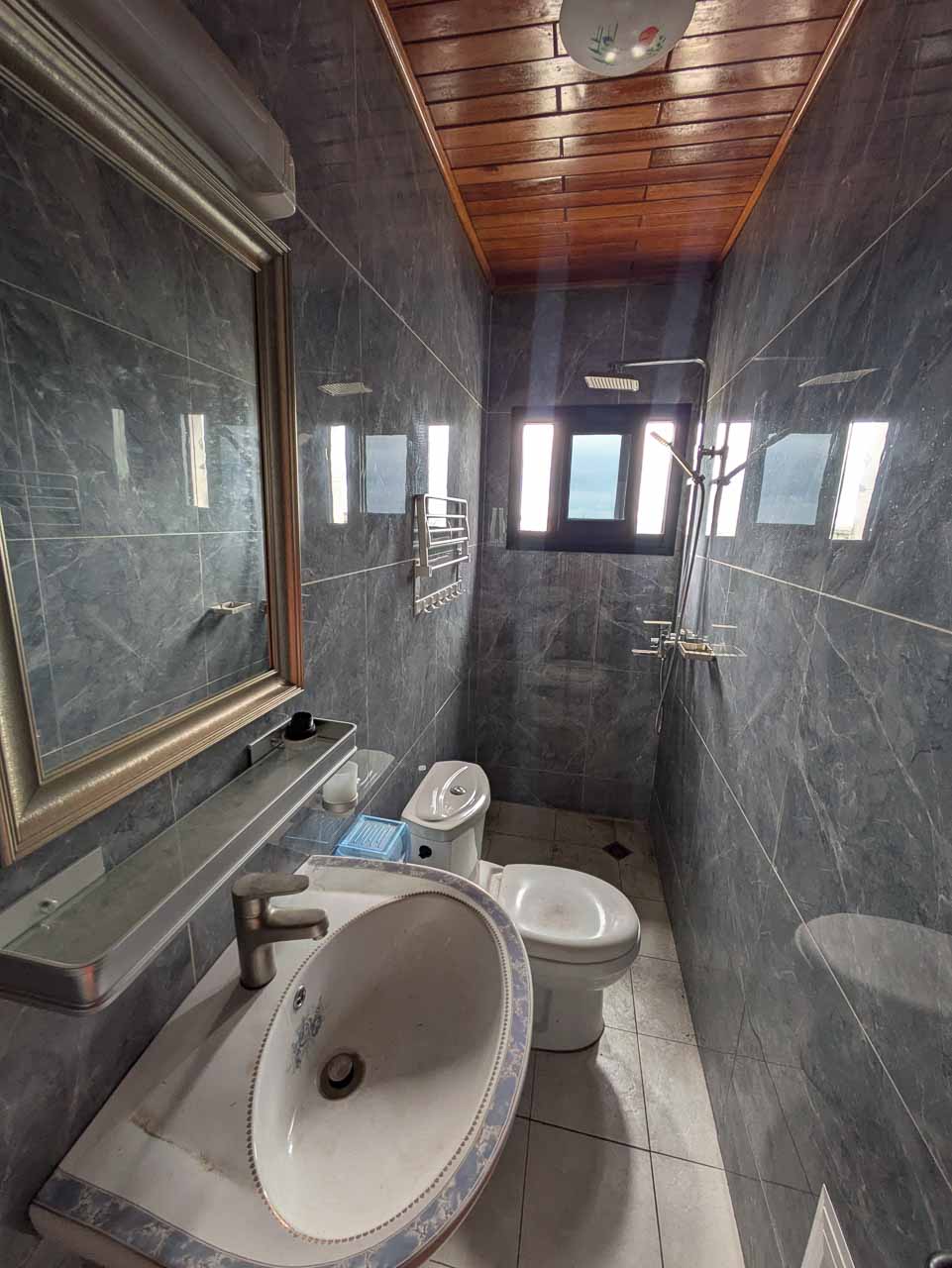 P0826-012-2 Appartement à louer (2) – 3 chambres – Kotto