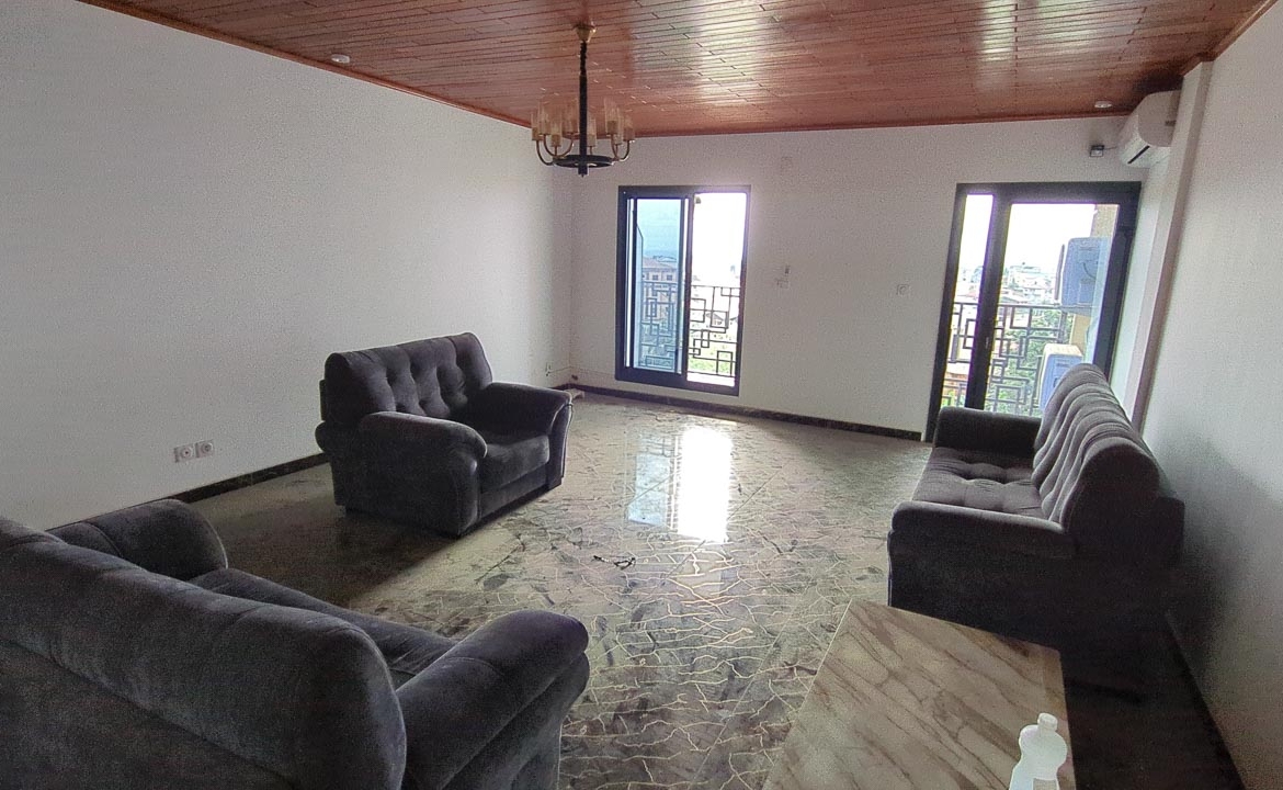 Appartement à louer (2) – 3 chambres – Kotto