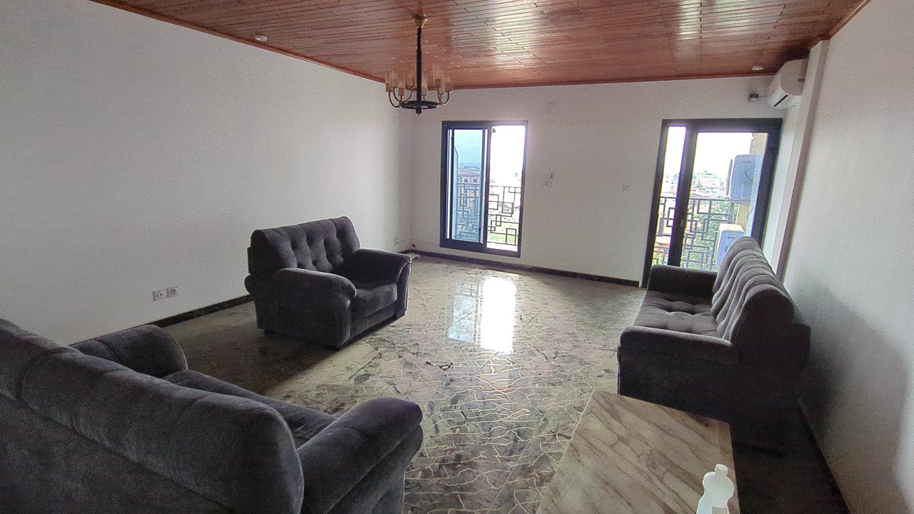 P0826-012-4 Appartement à louer (2) – 3 chambres – Kotto