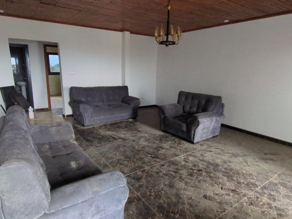 Appartement à louer (2) – 3 chambres – Kotto