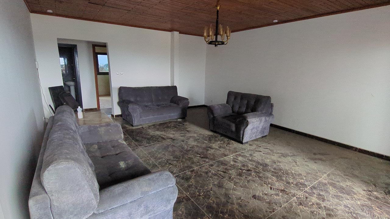 P0826-012-5 Appartement à louer (2) – 3 chambres – Kotto
