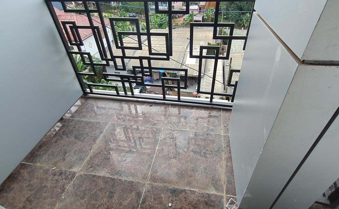 Appartement à louer (2) – 3 chambres – Kotto