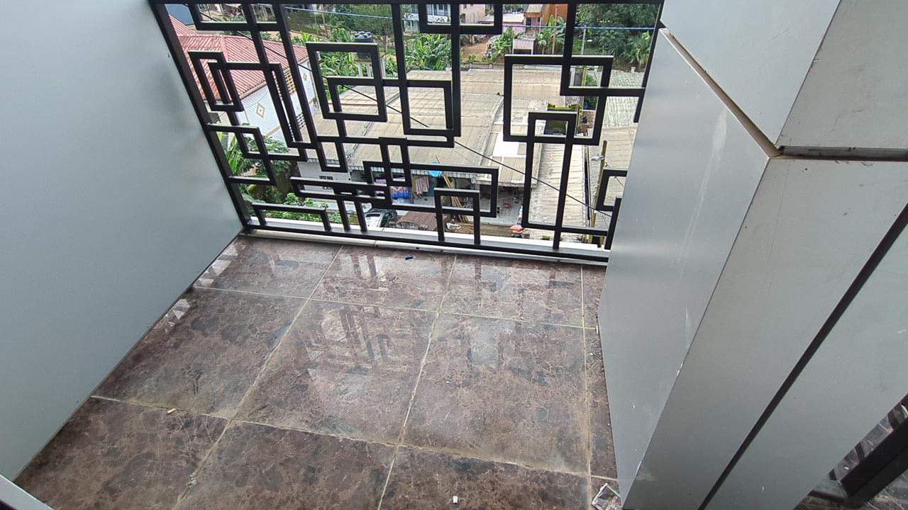 P0826-012-6 Appartement à louer (2) – 3 chambres – Kotto