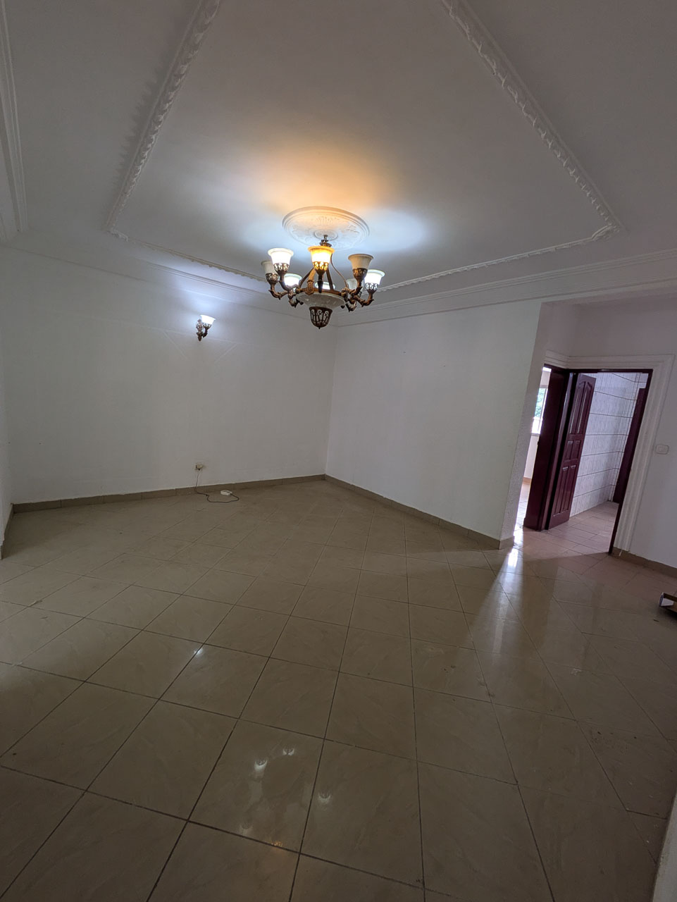 P0826-013-3 Appartement à louer – 3 chambres – Kotto Briquiny