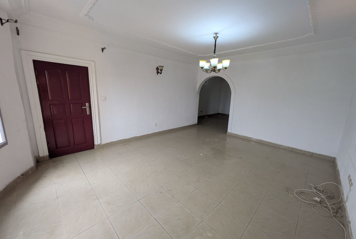 Appartement à louer (2) – 3 chambres – Kotto