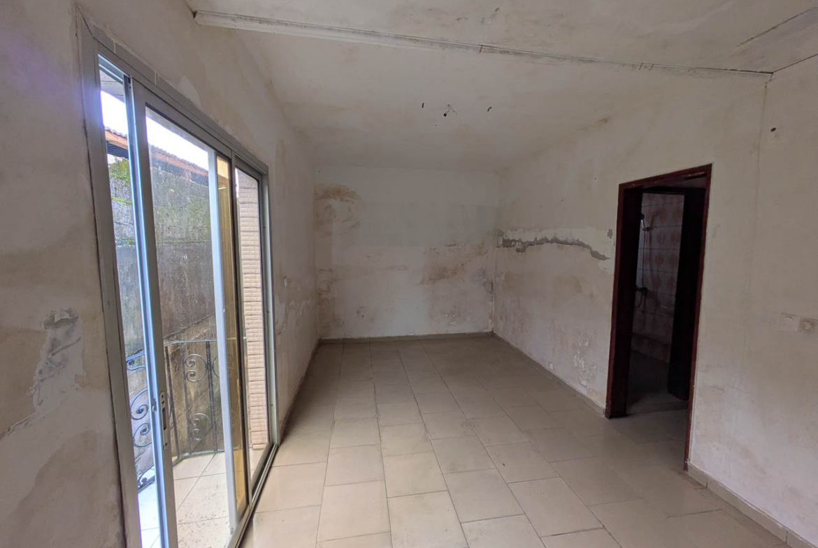 Appartement à louer (2) – 3 chambres – Bonamoussadi Carrefour Yapaki