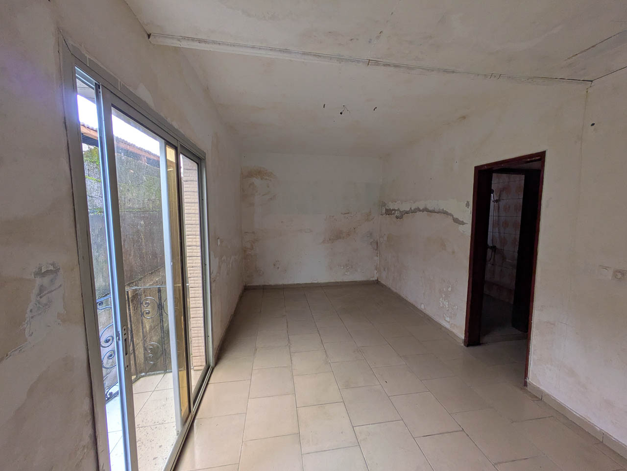 P0826-014-6 Appartement à louer (2) – 3 chambres – Bonamoussadi Carrefour Yapaki