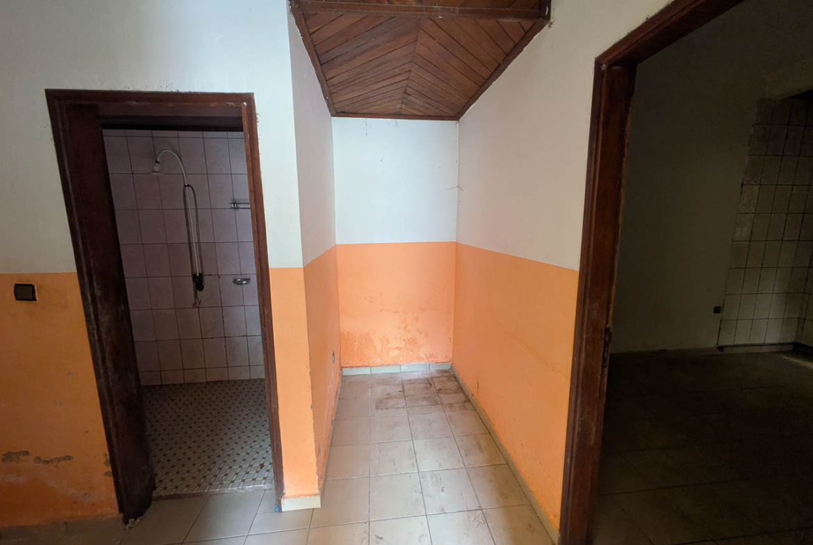 Appartement à louer – 2 chambres – Logbaba Rue IUG