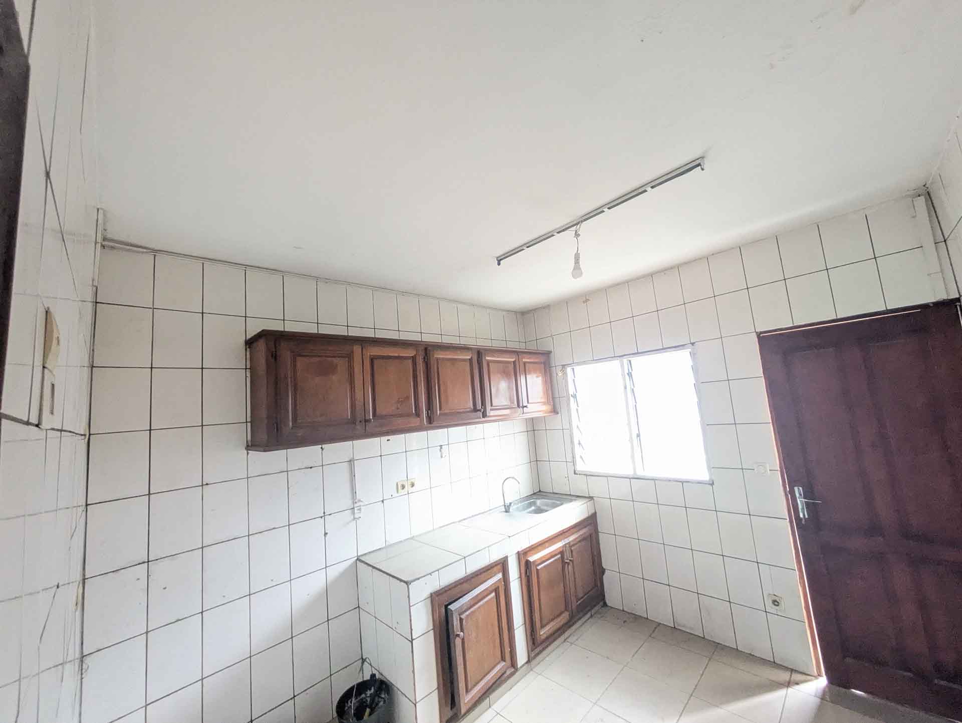 P0826-017-1 Appartement à louer (1) – 3 chambres – Bonamoussadi Carrefour Yapaki