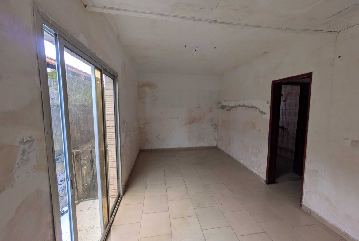Appartement à louer (1) – 3 chambres – Bonamoussadi Carrefour Yapaki