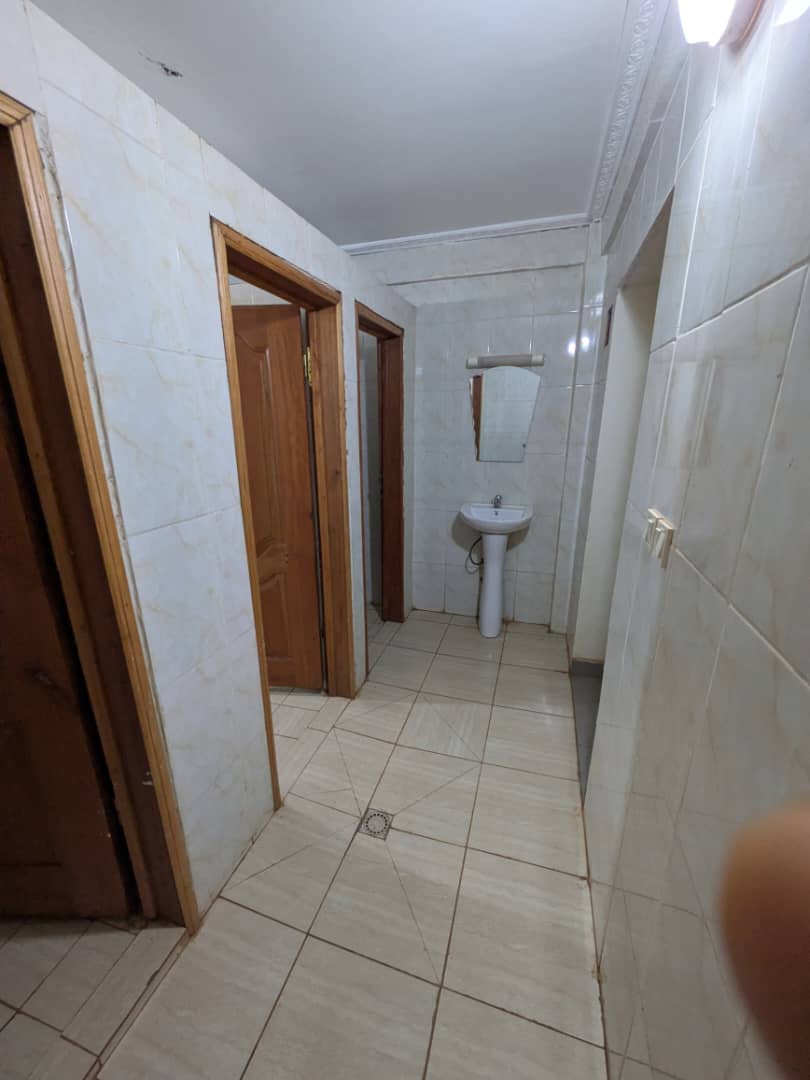 L018-4 Appartement à louer à Yaoundé, Essos