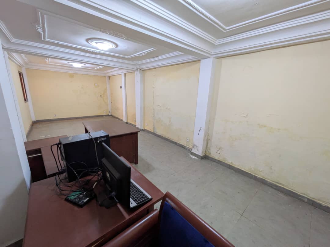 L019-2 Salle de fête à louer à Yaoundé, Essos