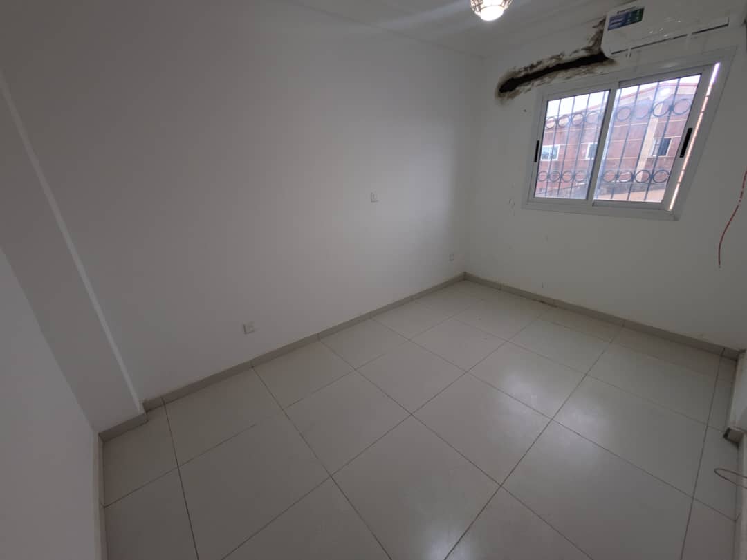 L020-4 Studio à louer Yaoundé, Essos