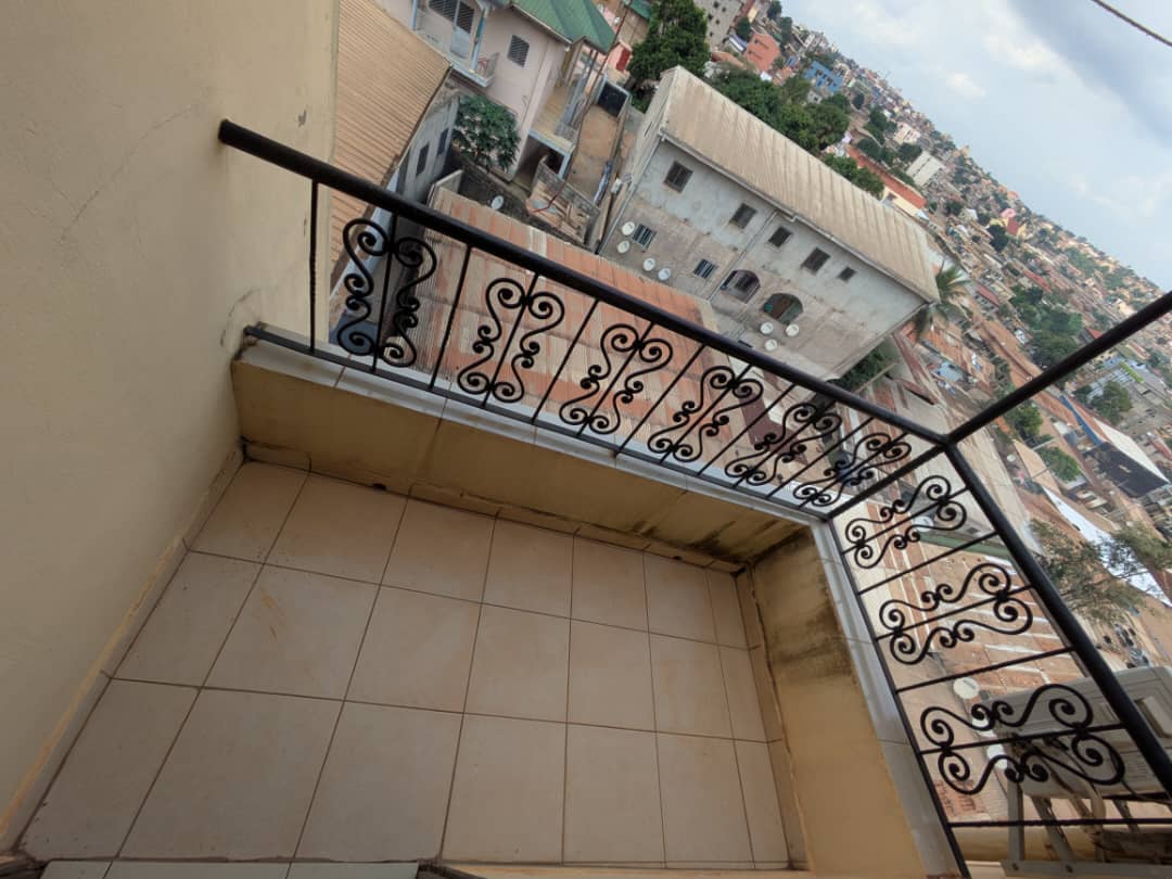 Studio à louer à Biyem-assi, Yaoundé