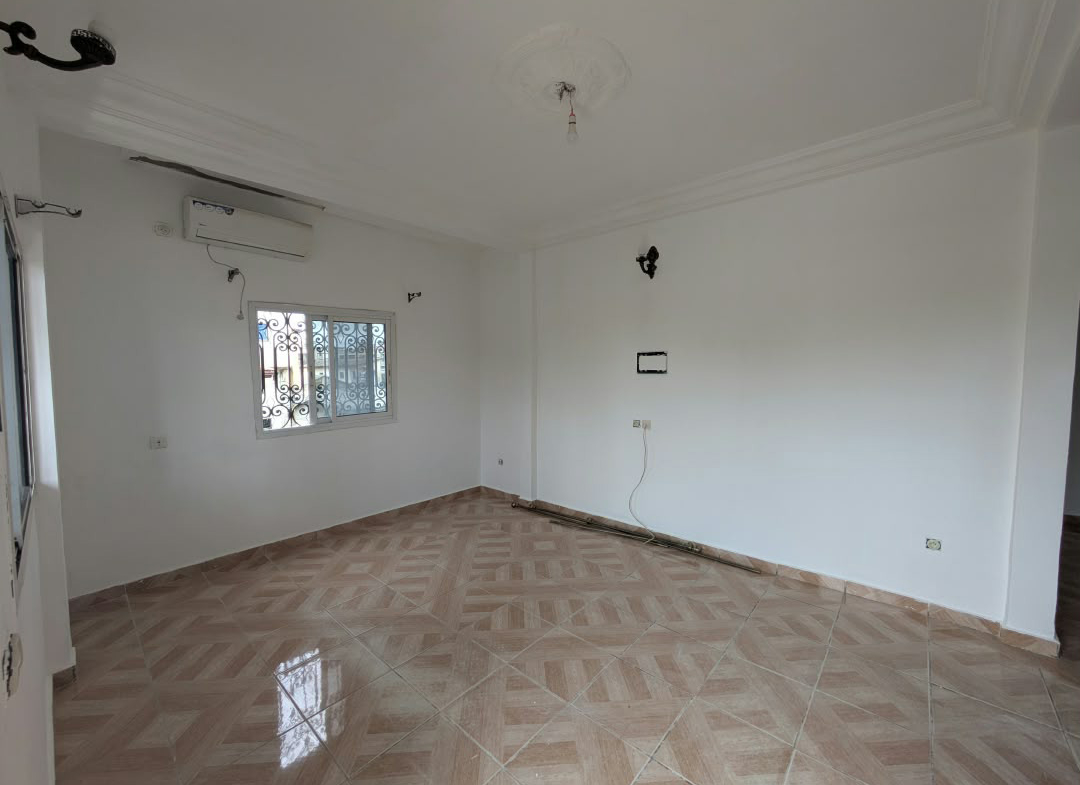 Appartement à louer à Bonamoussadi, 2e étage