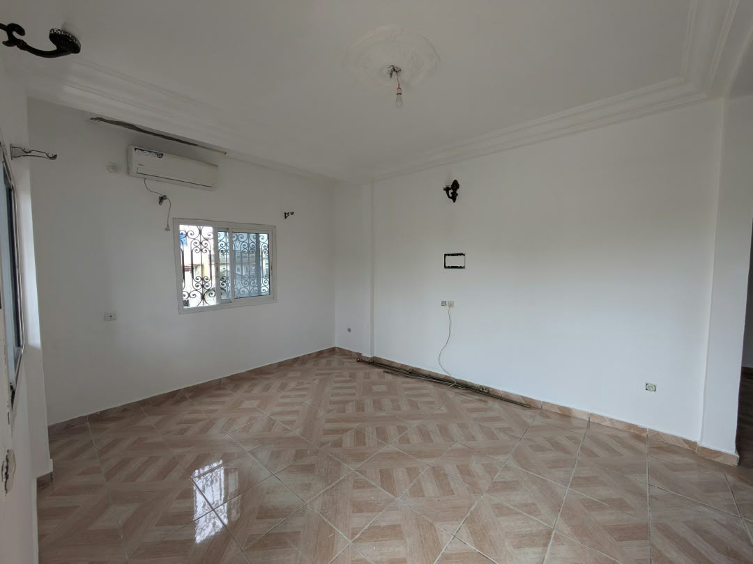 Appartement à louer à Bonamoussadi, 2e étage