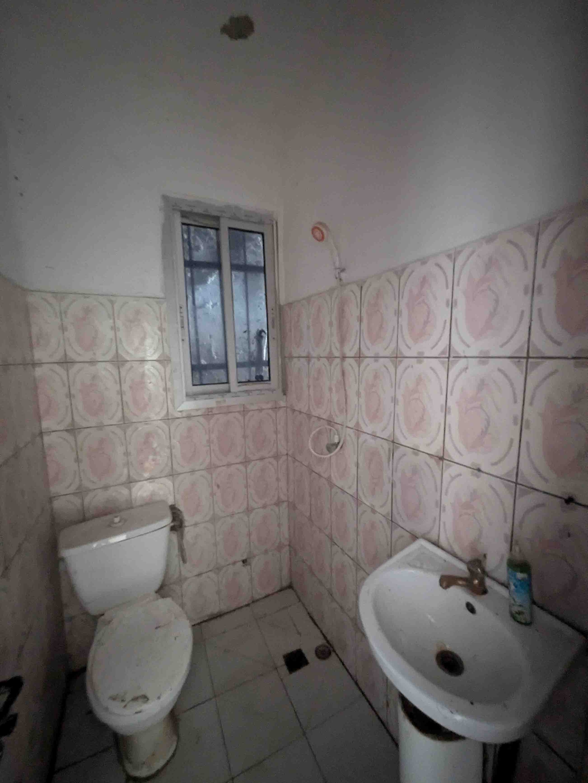 Appartement à louer à Bonamoussadi, Douala