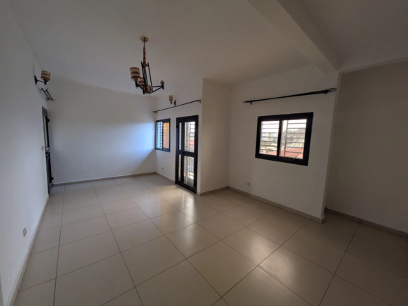 Appartement à louer 2 chambres, 2 douches – Kotto
