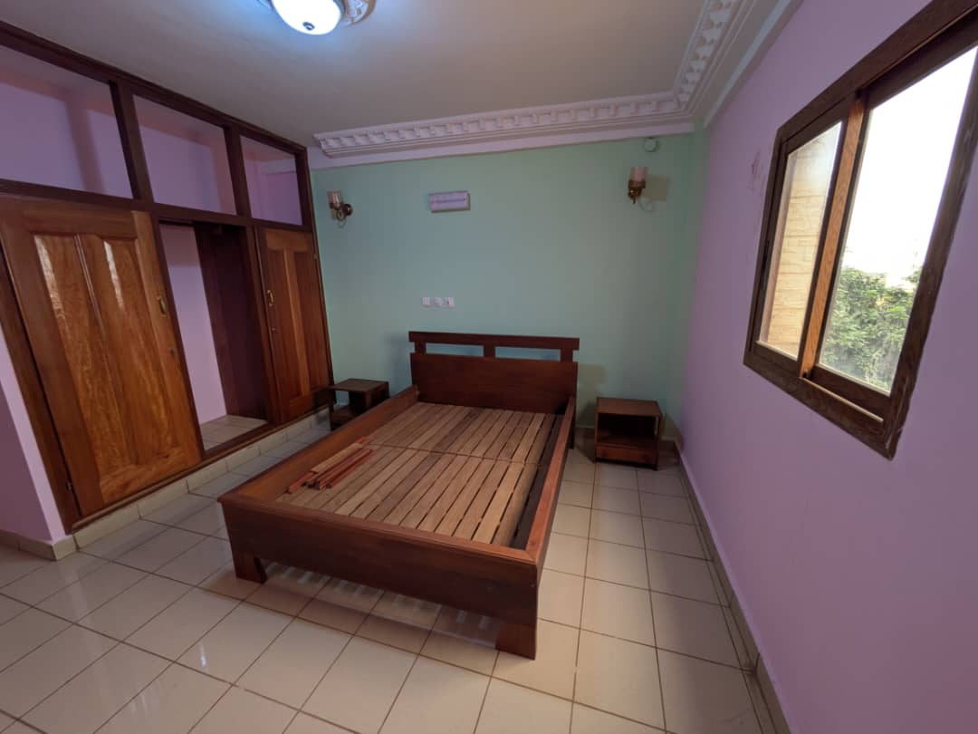 L044-2 Studio à louer Yaoundé, Essos