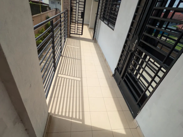 Appartement à louer 3 chambres, 3 douches – Kotto