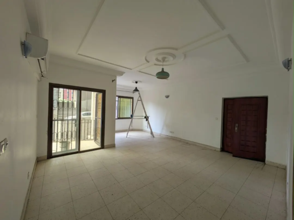 Appartement à louer 3 chambres, 2 douches – Kotto