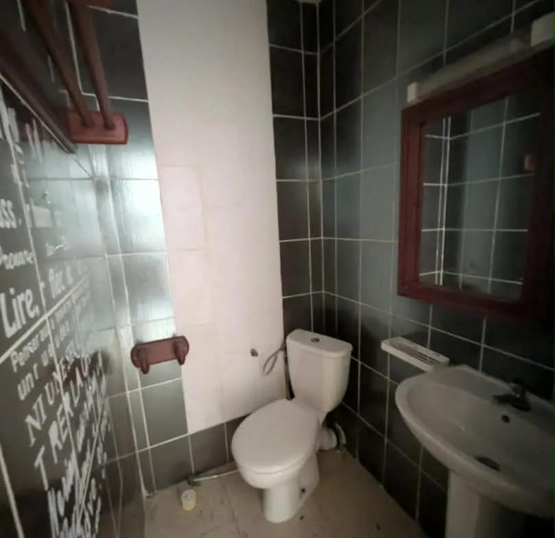 Appartement à louer 3 chambres, 2 douches – Kotto