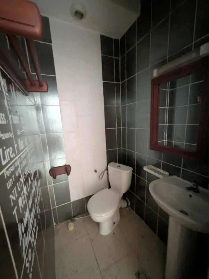 Appartement à louer 3 chambres, 2 douches – Kotto